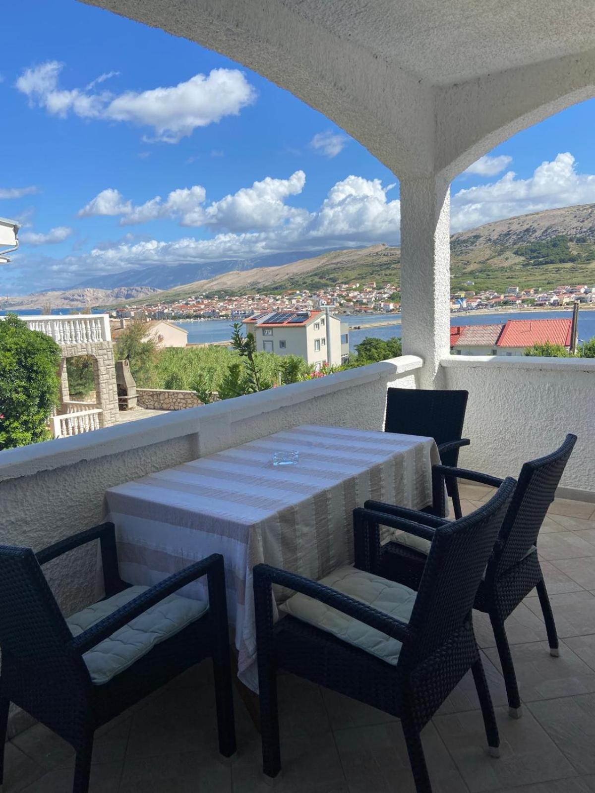 Oguic Apartman Pag Town Exteriör bild